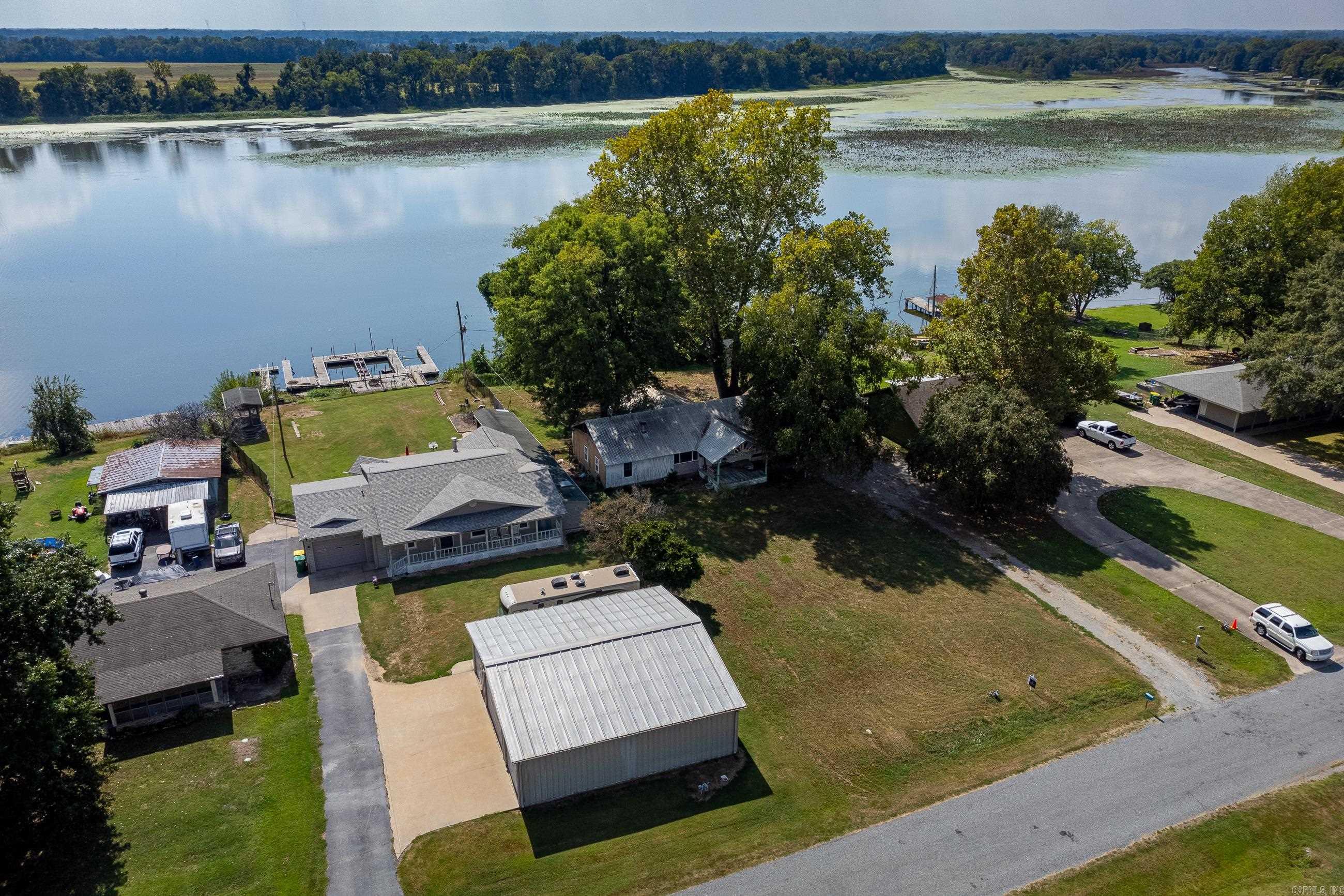 RIVER MANOR EST - Residential
