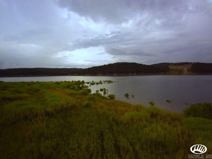 Timber Shoals Ranch is a sportsman’s dream sitting on a private peninsula on Bull Shoals Lake frontage that gently rolls right to the water’s edge, providing outstanding whitetail hunting, duck hunting and world class fishing! This lake frontage is so nice you can pull your boat straight to the water and launch straight from the property! This area is renowned for its bass fishing, so much so that the B.A.S.S. Elite Series tournament was held right here in 2016!