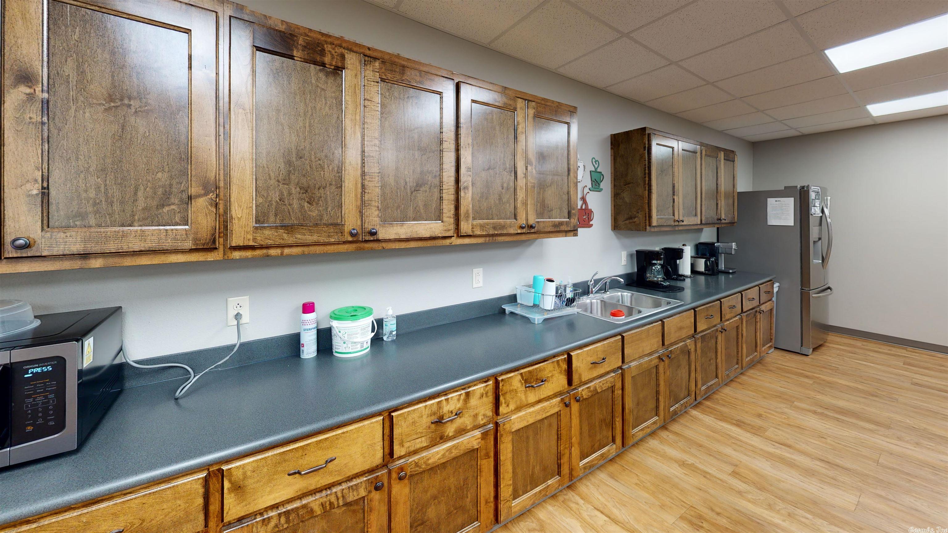 Queensway - Commercial Sale