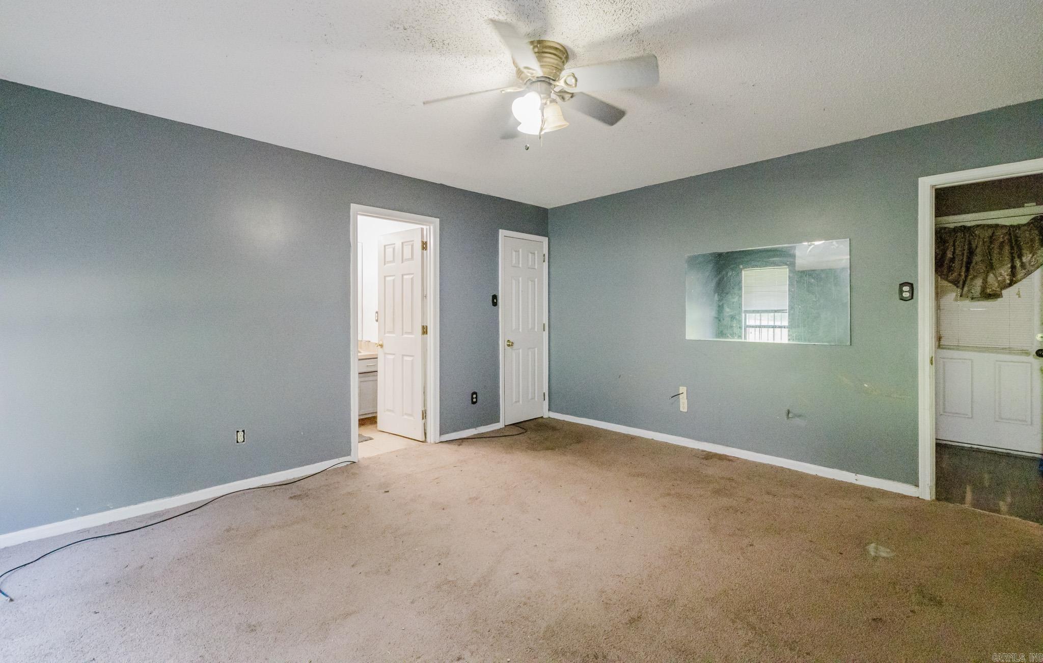 TWIN LAKES - Residential