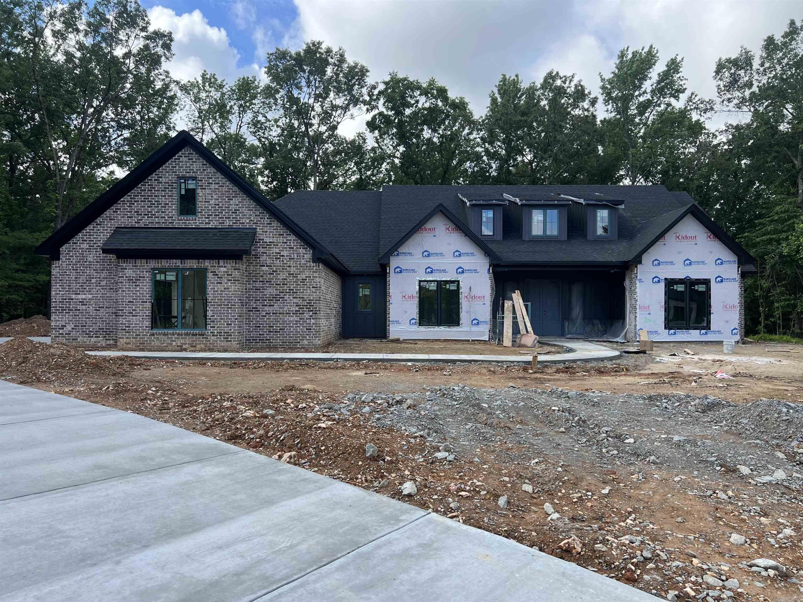 Beautiful new construction in one of Saline Counties newest neighborhoods Avilla Manor.  This home sits off of a 1/2 cul-da-sac on 1.15 acres with plenty of room to stretch out, this home boast some wonderful features such as wide open floor plan, with big sliding glass door to go out to the back porch.  Custom cabinets, with built-ins.  The primary bath is made for a queen with a open air shower and a closet that is to die for..  This home has it all set up your appointment today.