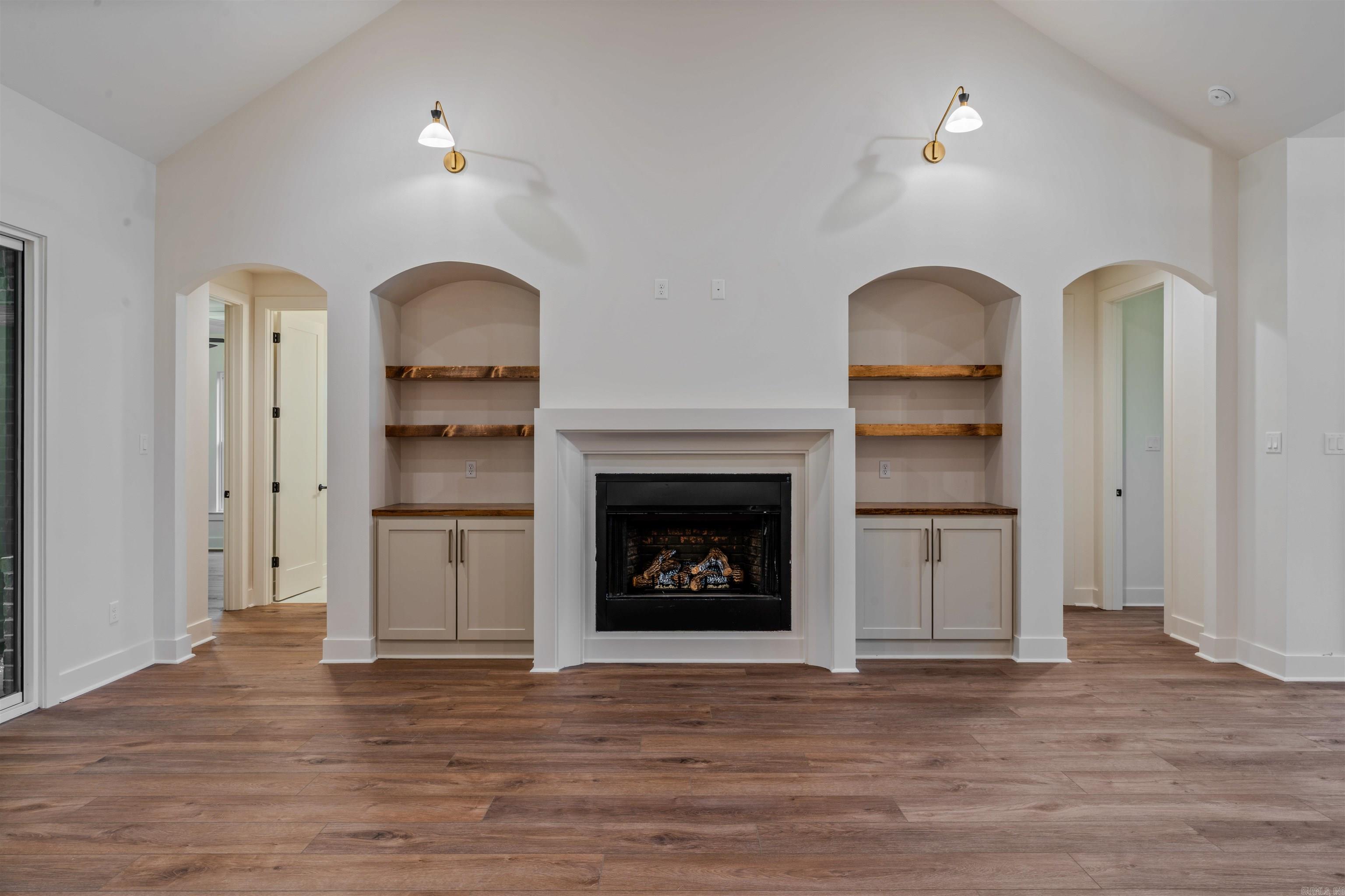 AVILLA MANOR - Residential