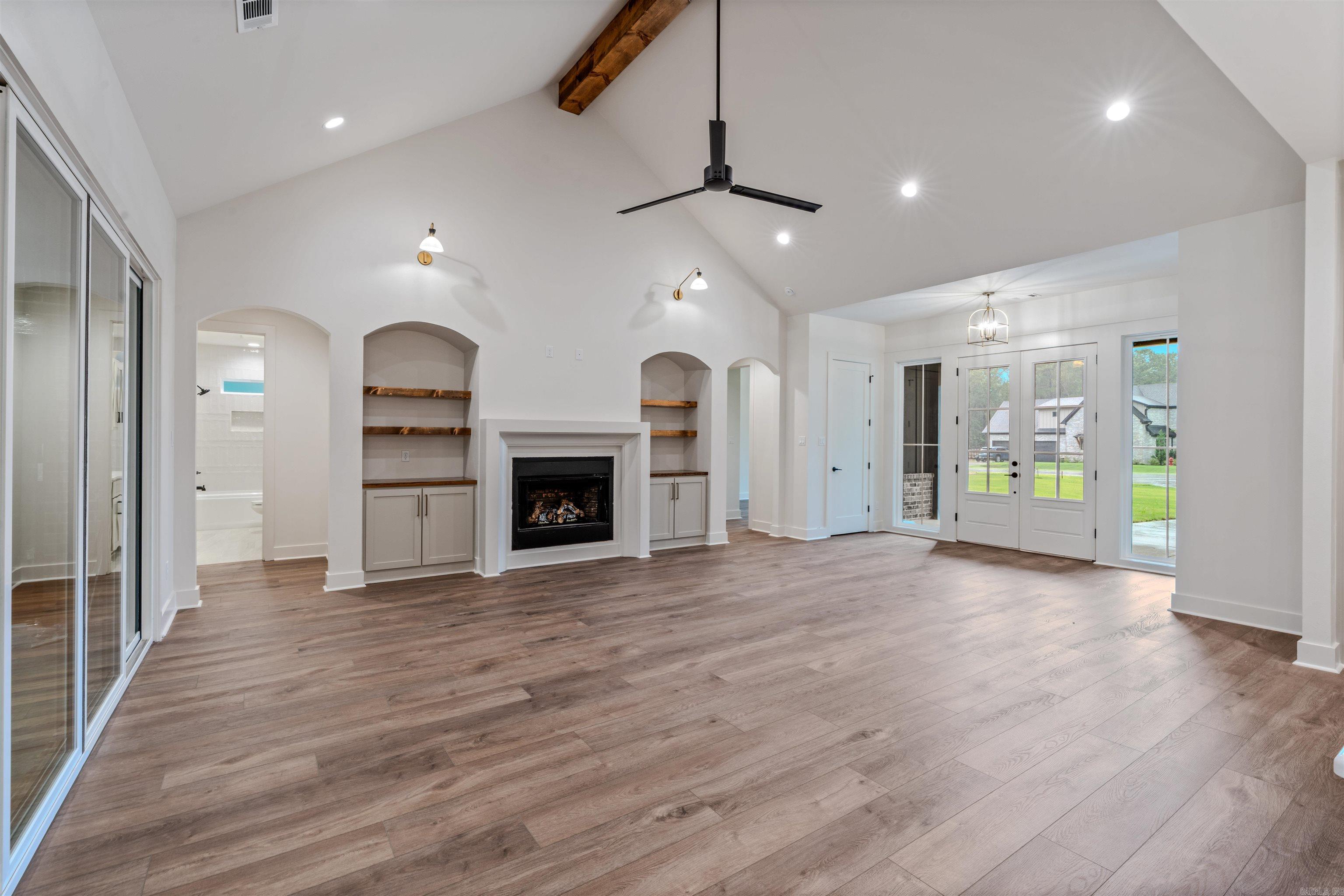 AVILLA MANOR - Residential