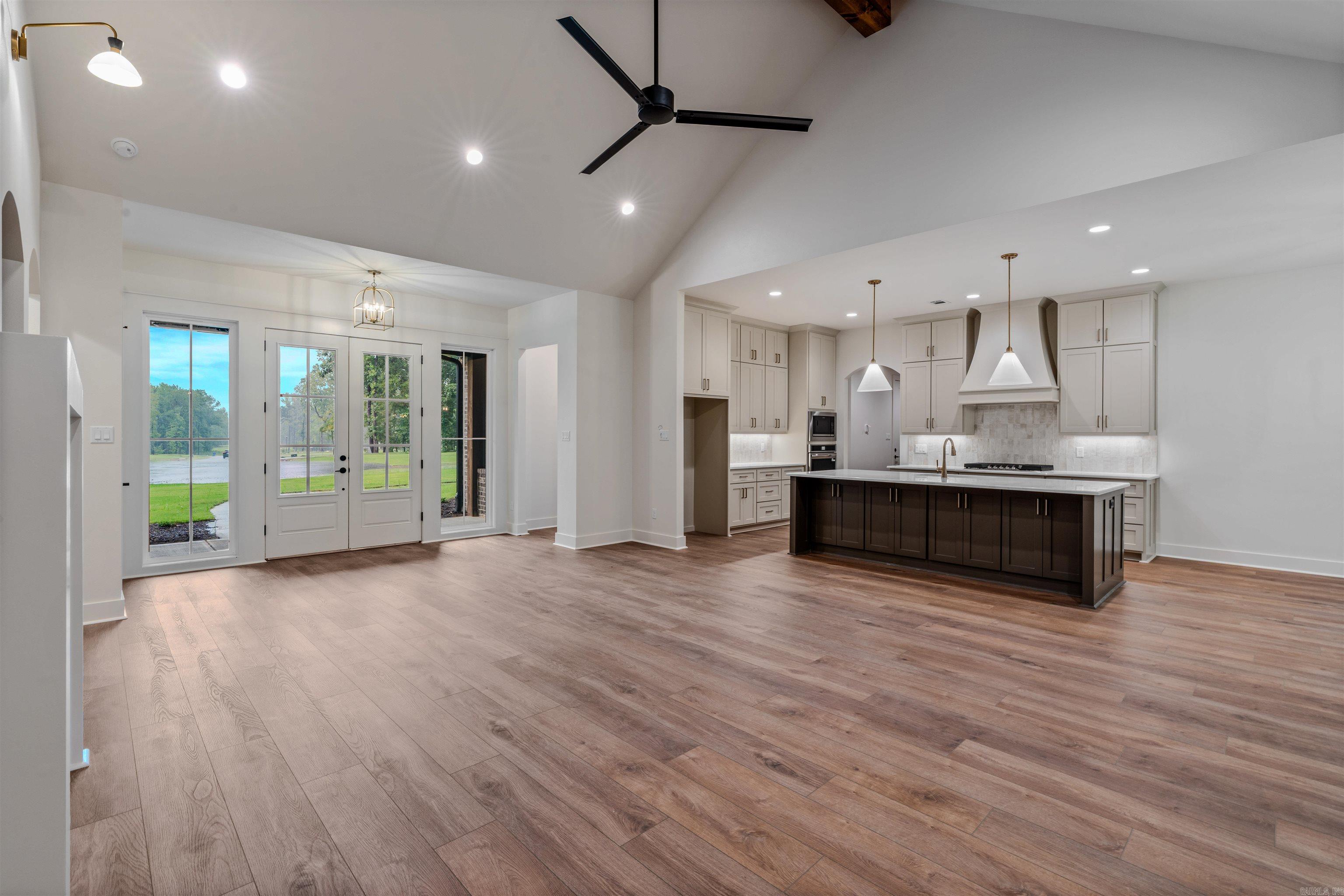 AVILLA MANOR - Residential