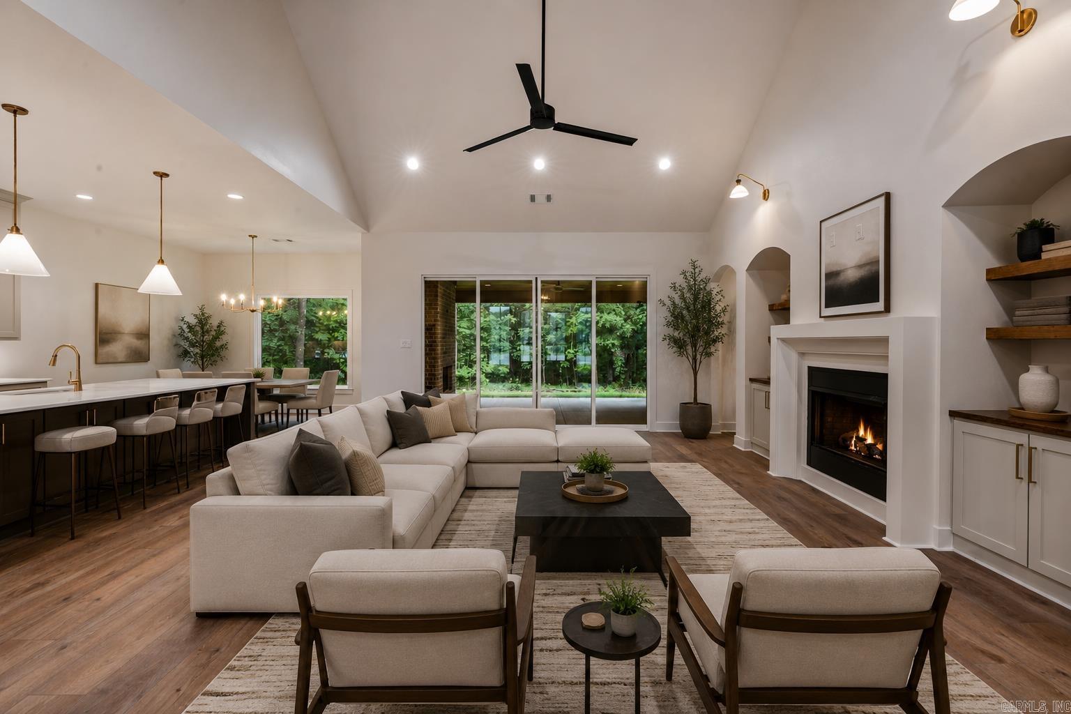 AVILLA MANOR - Residential