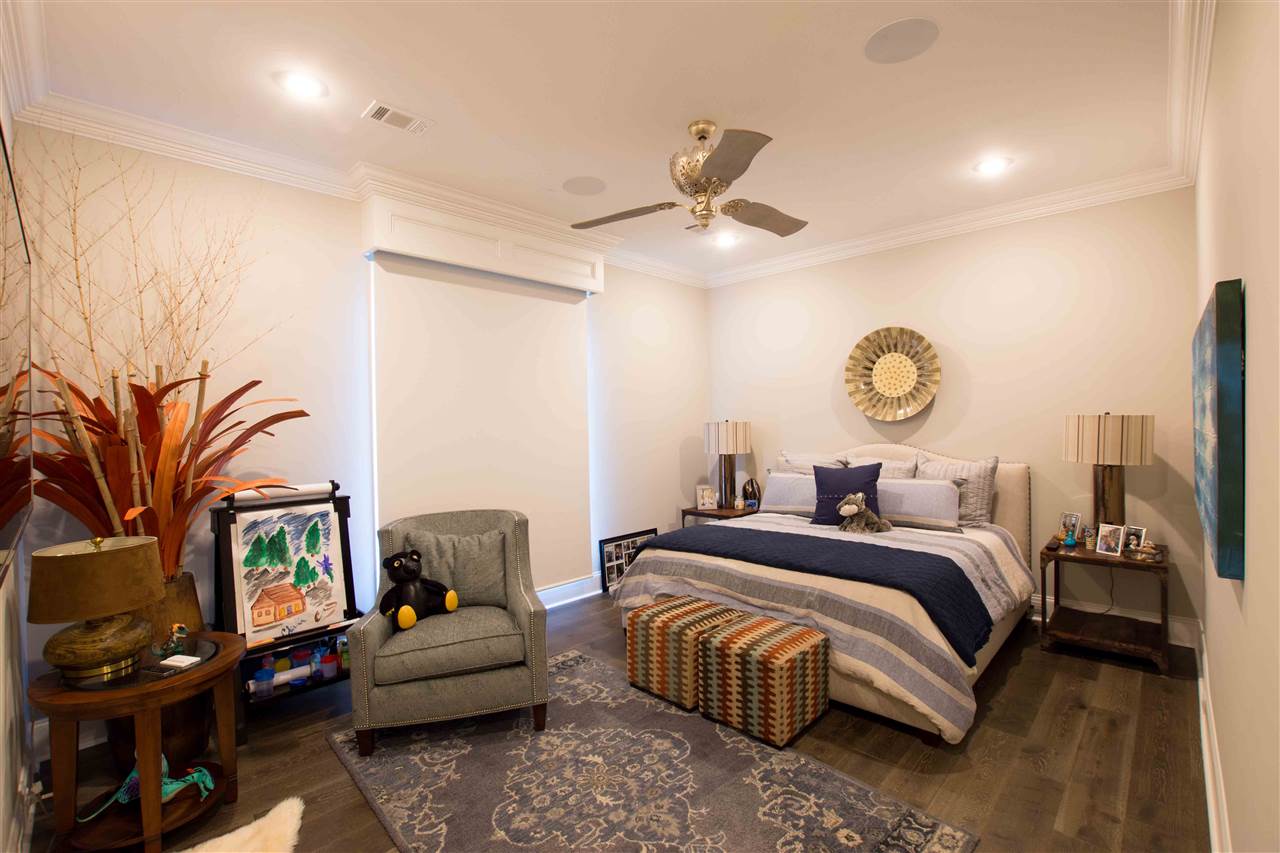 AMESLEY MANOR - Residential