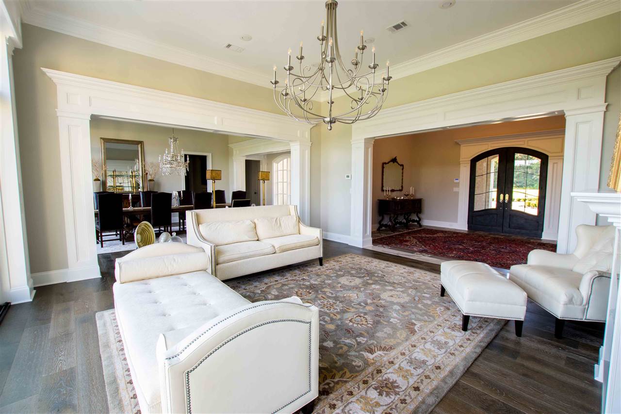 AMESLEY MANOR - Residential