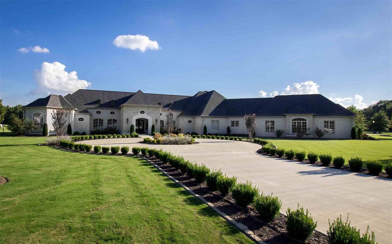 AMESLEY MANOR - Residential