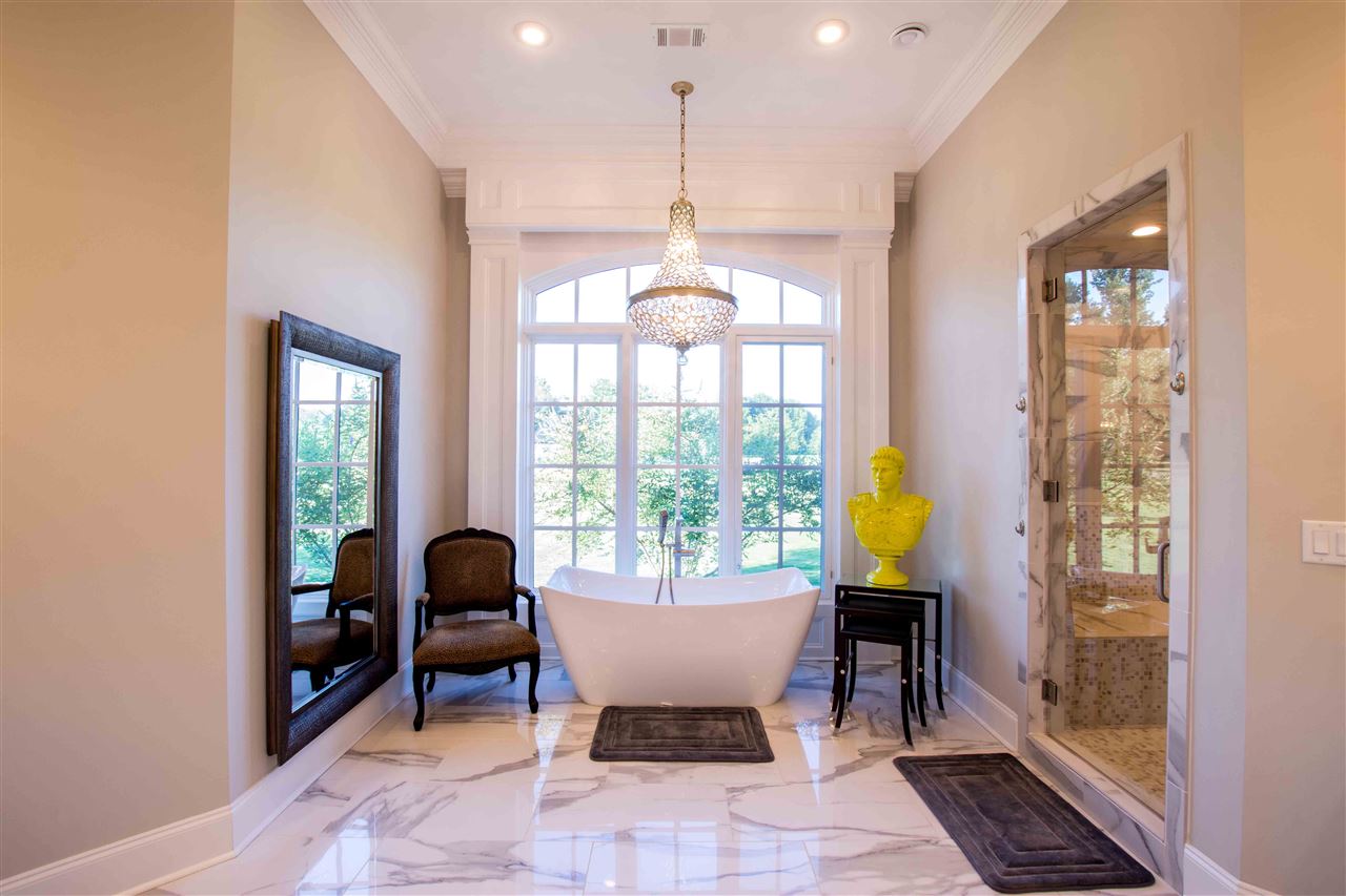 AMESLEY MANOR - Residential
