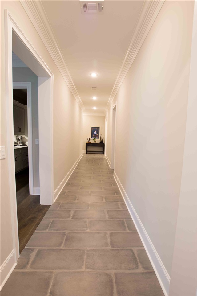 AMESLEY MANOR - Residential