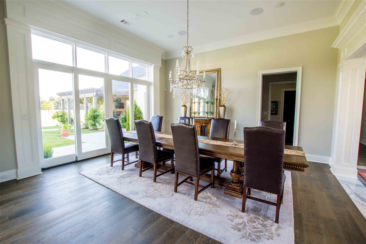 AMESLEY MANOR - Residential