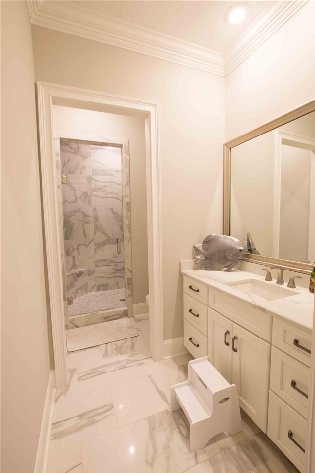 AMESLEY MANOR - Residential
