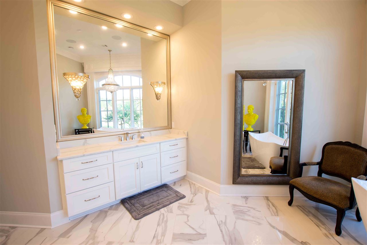 AMESLEY MANOR - Residential
