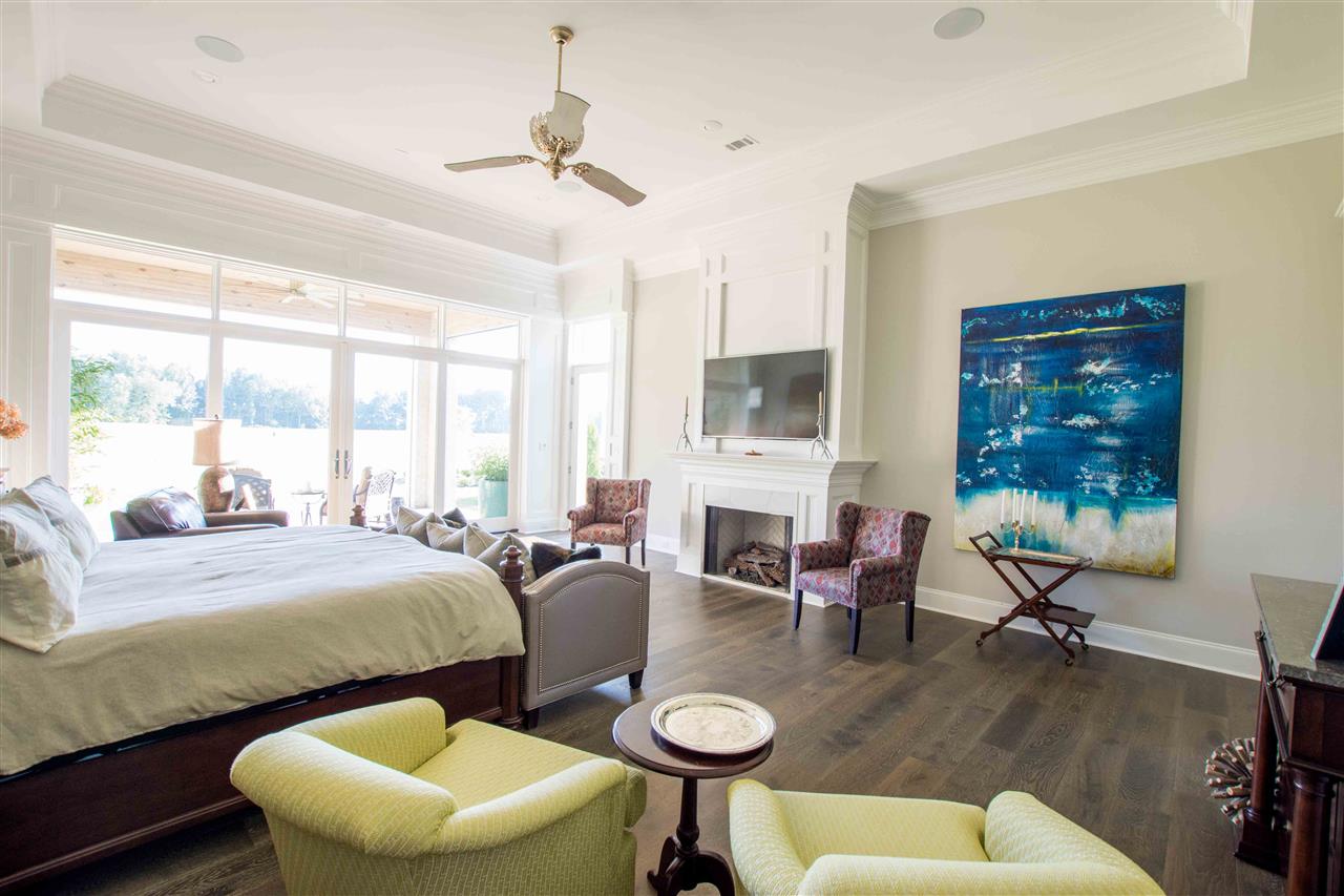 AMESLEY MANOR - Residential