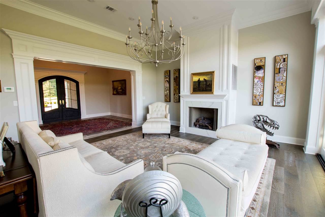 AMESLEY MANOR - Residential