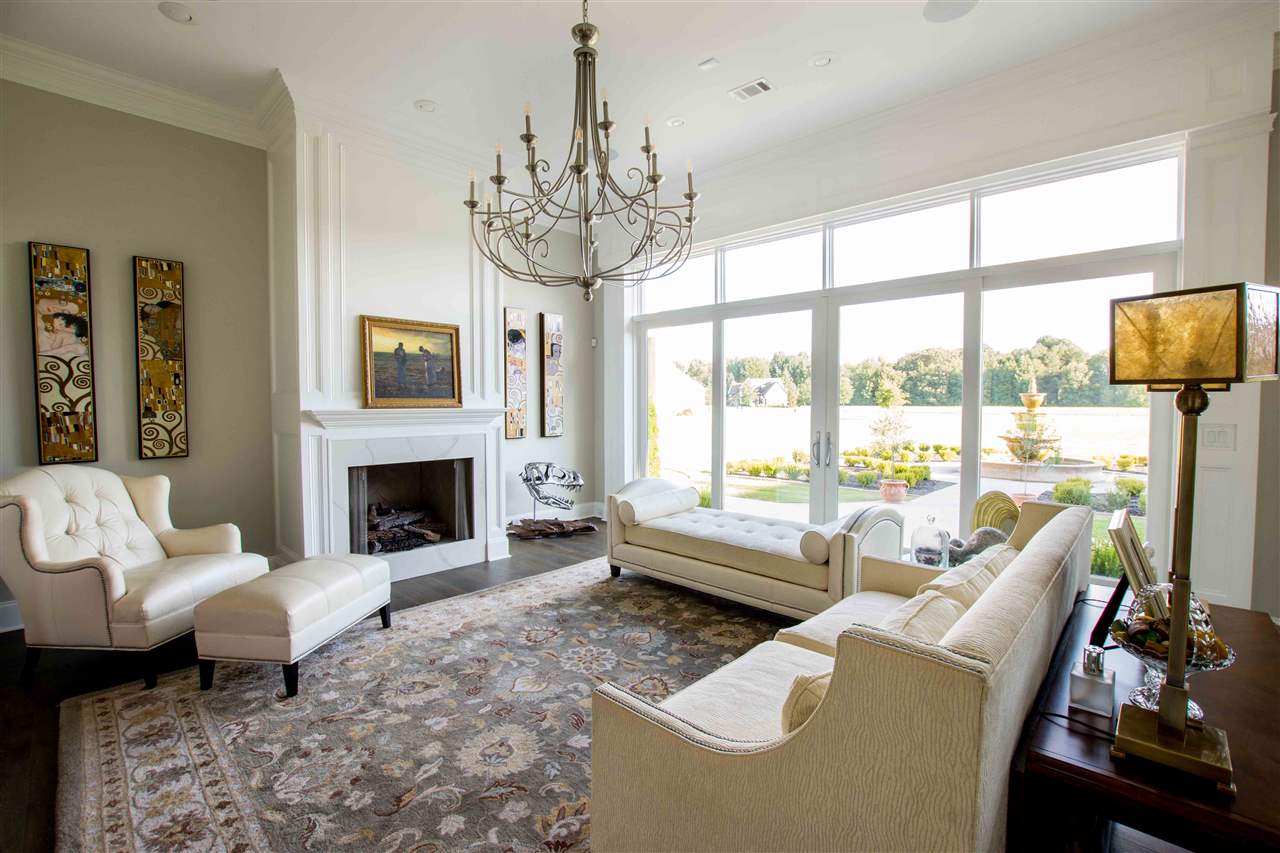 AMESLEY MANOR - Residential