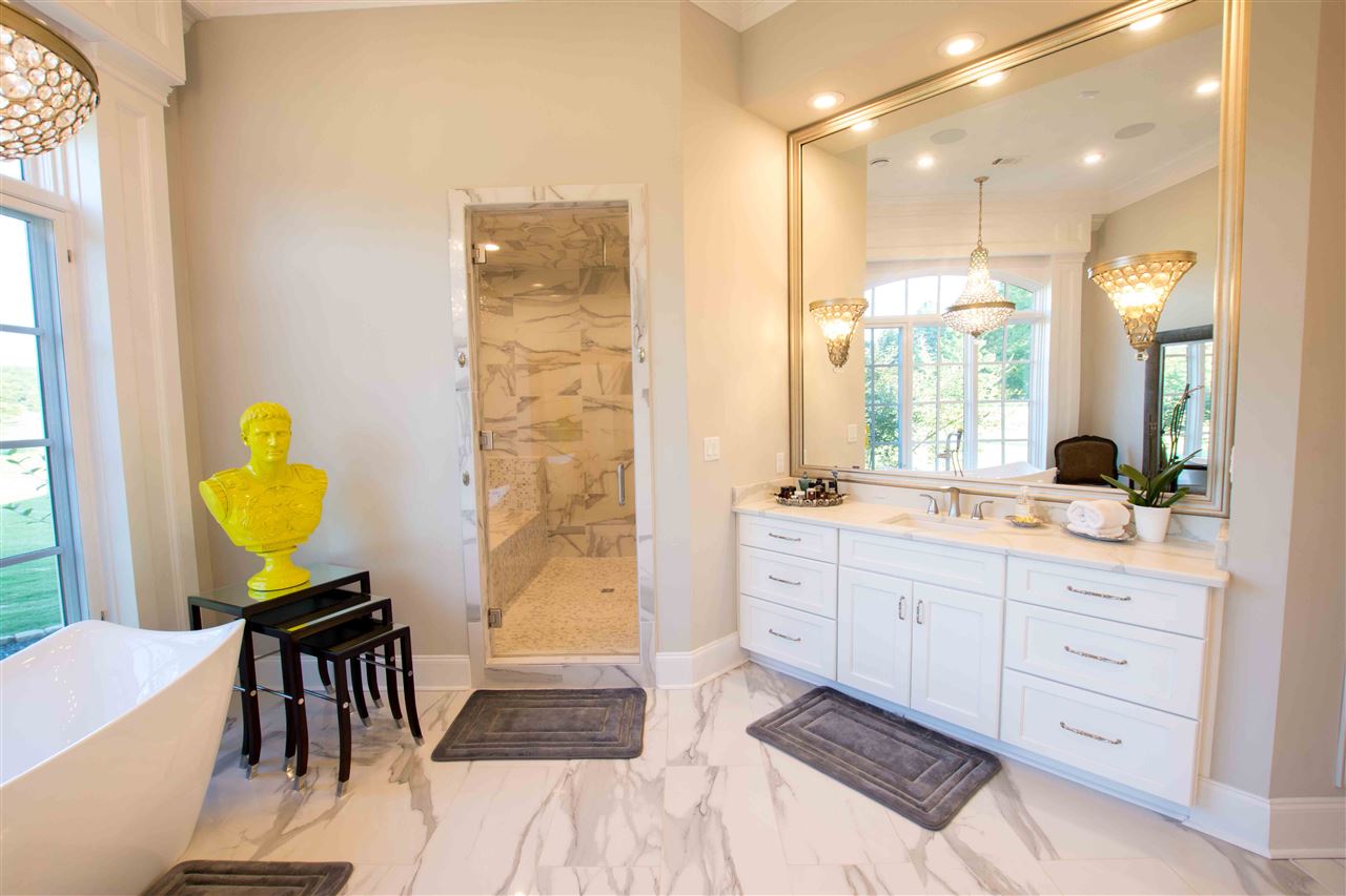 AMESLEY MANOR - Residential