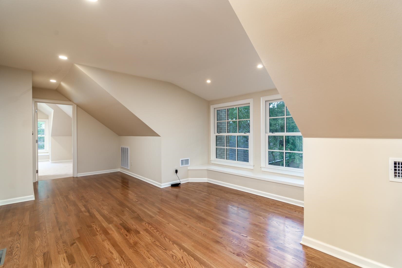 NEWTONS - Residential
