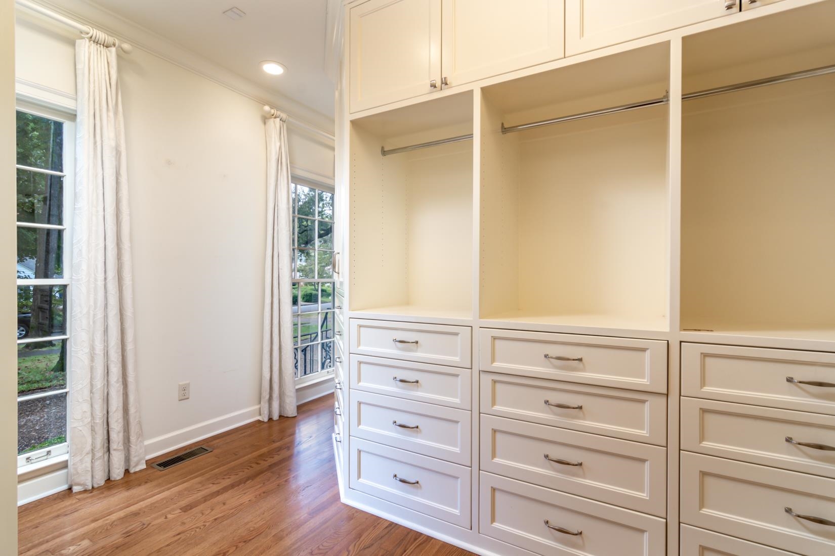 NEWTONS - Residential
