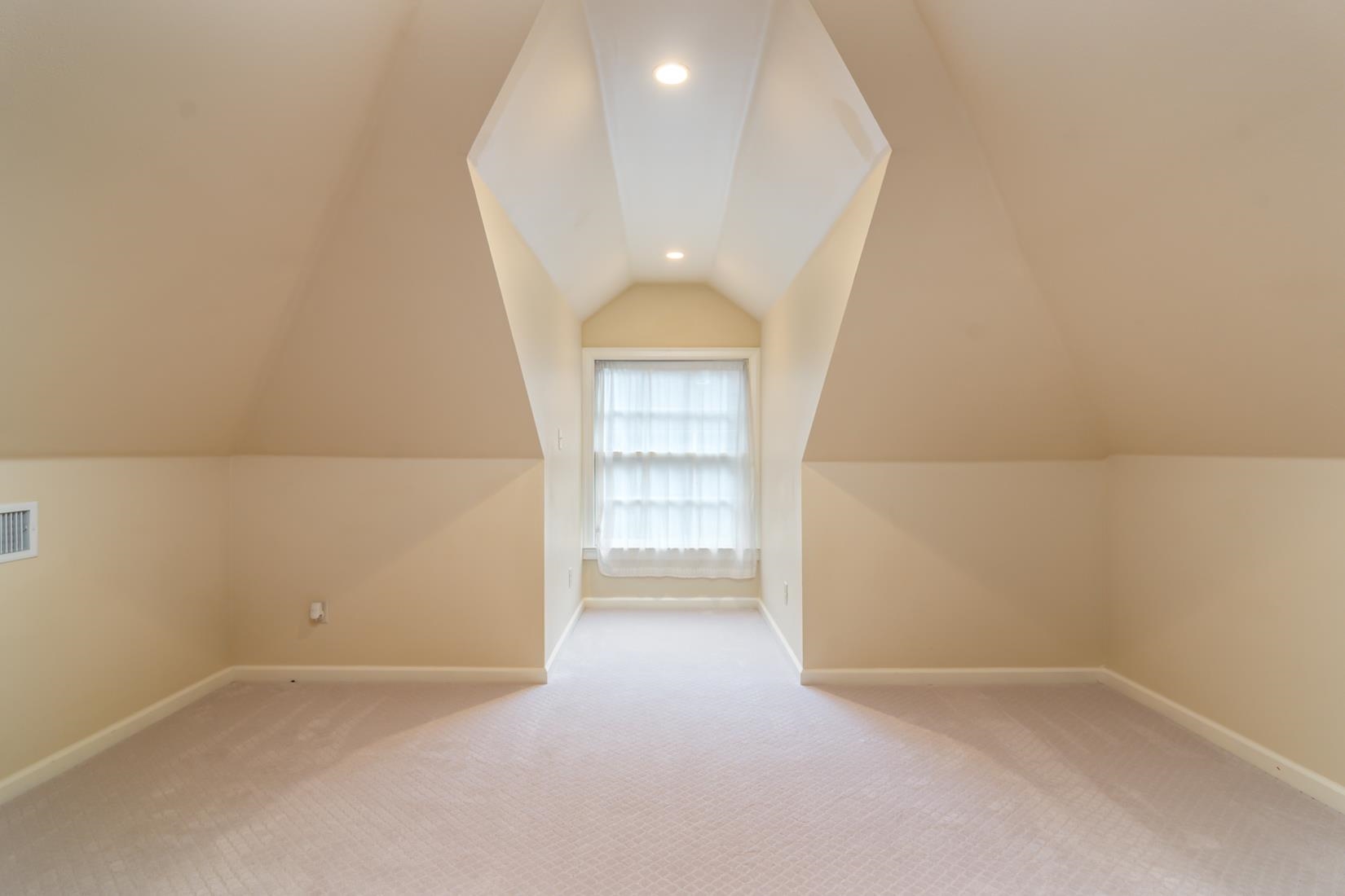 NEWTONS - Residential