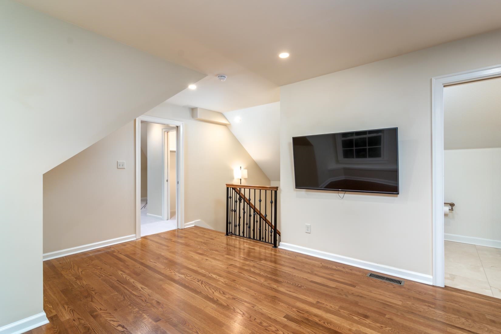 NEWTONS - Residential