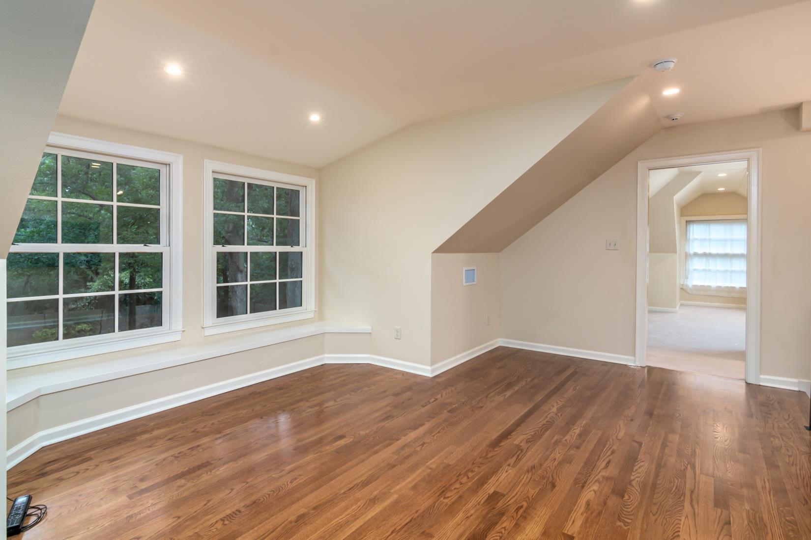 NEWTONS - Residential