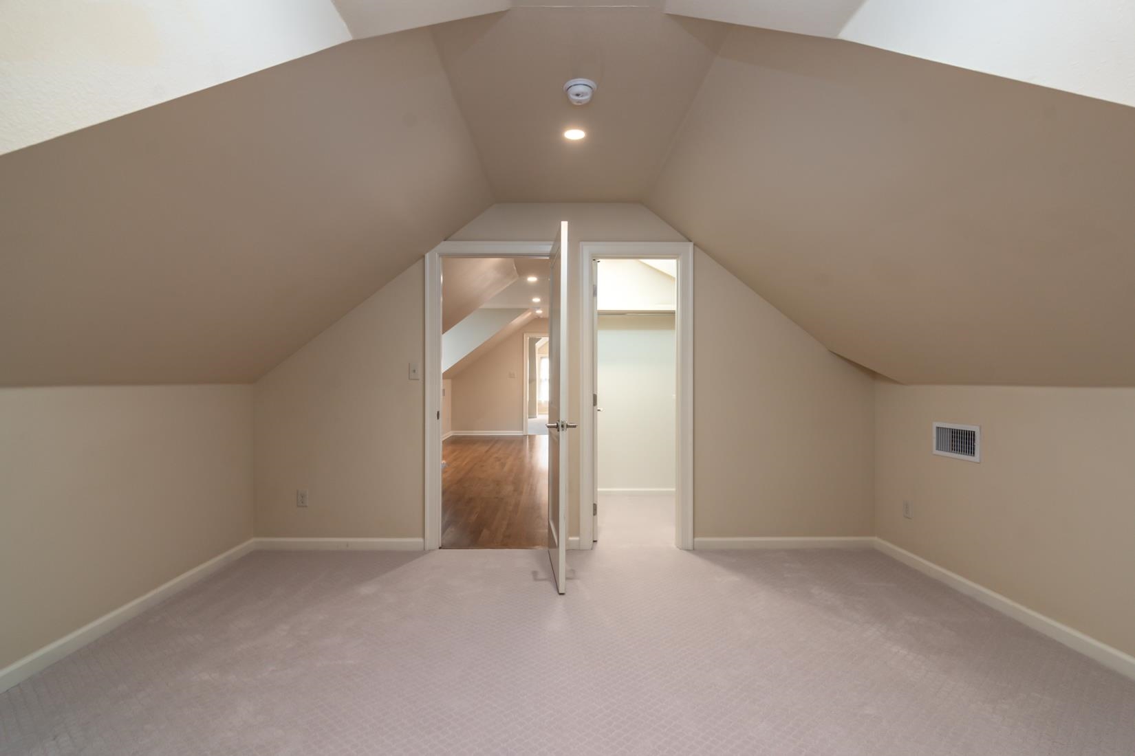 NEWTONS - Residential