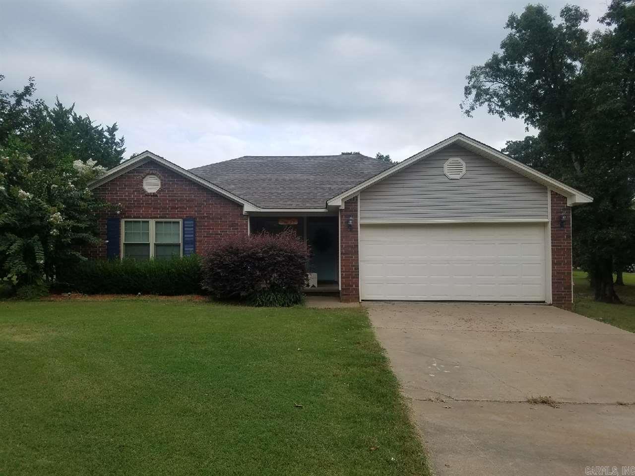 Want to live right outside of town but close enough for convenience. Well here is you chance. This 3 bedroom and 2 bath home sits on 1.36 acres. Has a beautiful fire place and great for entertaining. Newer windows that are still under warranty. Book your showing today!!!!!!!