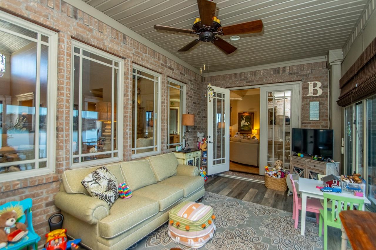 HURRICANE LAKE EST - Residential