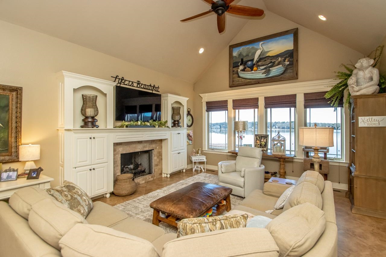 HURRICANE LAKE EST - Residential