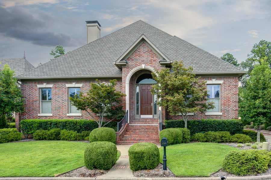 Fantastic Chenal Valley home! One level versatile floor plan in The Oaks neighborhood.  Meticulously maintained with 2 living areas plus a home office.  Kitchen is open to the Hearth Room and shares the Wet Bar with the Living Room.  Spacious Formal Dining. Beautiful Courtyard.  2 covered Patios. Plantation shutters throughout front of house. POA maintains the yard. Gated Golf Course neighborhood close to shopping, dining and entertainment.  Easy living!