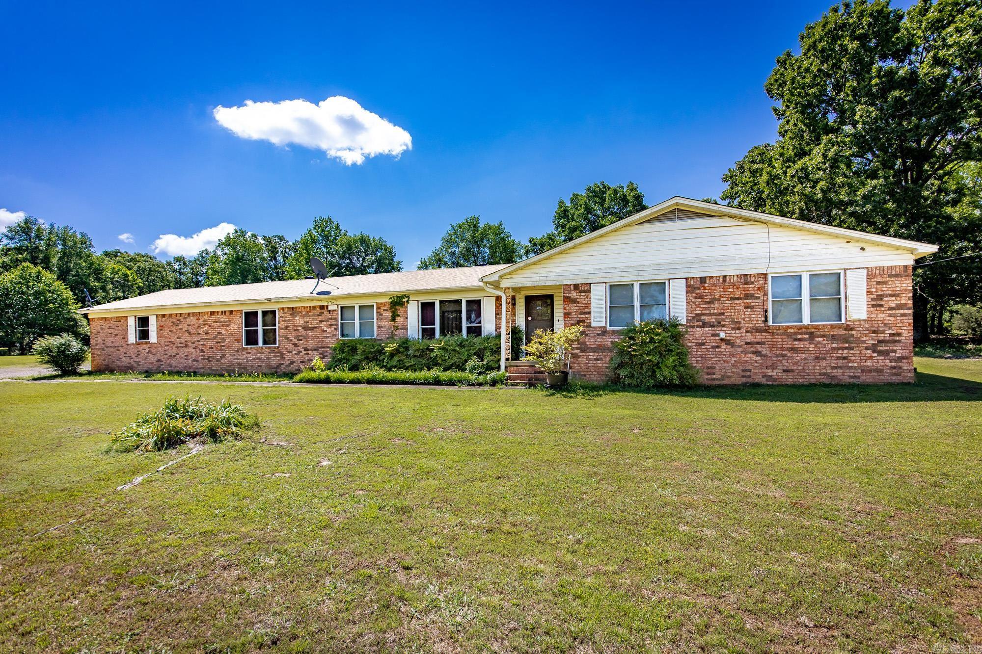 Welcome Home!!  Generous square footage and a solid foundation is the perfect canvas to make this home your own.  Large den area that would be perfect for the ultimate game room.  Sit outside on your back patio and enjoy watching the wildlife while drinking your morning cup of coffee.  Located just outside of Searcy but still only minutes from town, a short and easy drive to shopping and dining.  Come see this one today!!   Agents see remarks.
