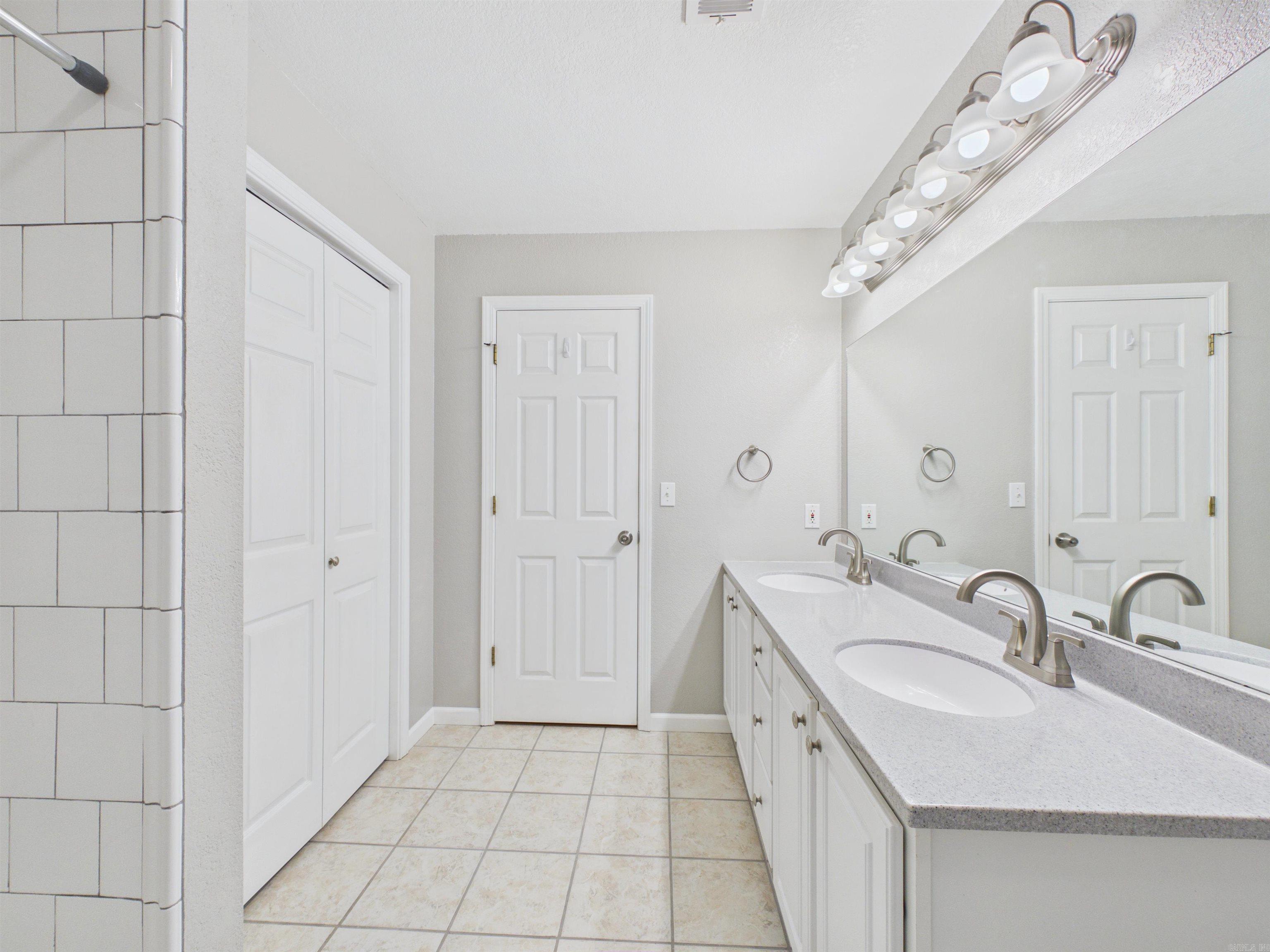 DOUBLE OAK ESTATES - Residential