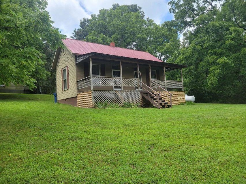Solid older 2 bed, 1 bath home on a corner lot in a quiet part of town.   Located just a few blocks from downtown Mammoth Spring Arkansas for shopping, restaurants, and to the Mammoth Spring State Park! The near by Spring River offers a broad spectrum of activities year around! Actual taxes to be determined as this is a partial sale.