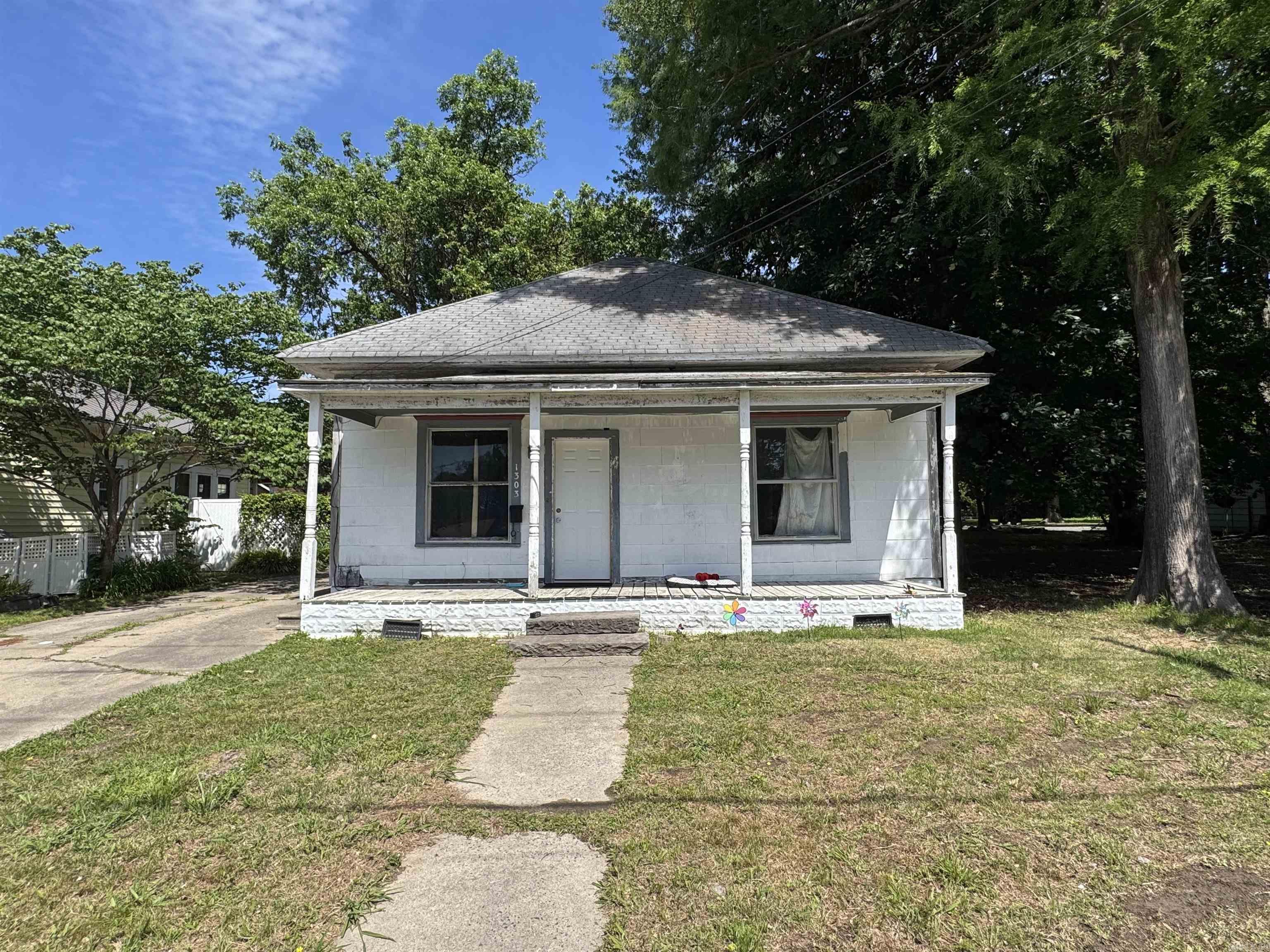 This cute bungalow-style home has charm! Located on a prominent street in Stuttgart, this 3-bedroom, 1-bath single-story home offers plenty of potential and classic character waiting for your personal touch. Inside, you’ll find a big, roomy kitchen with ample space for cooking, gathering, and entertaining, along with a separate laundry room for added convenience. Enjoy relaxing mornings on the covered front porch, or take advantage of the deep backyard with plenty of room for outdoor living, gardening, pets, or future additions. Whether you’re a first-time buyer, investor, or someone looking for a home to make your own, this property is full of opportunity. Put your own mark on this home and make it shine!