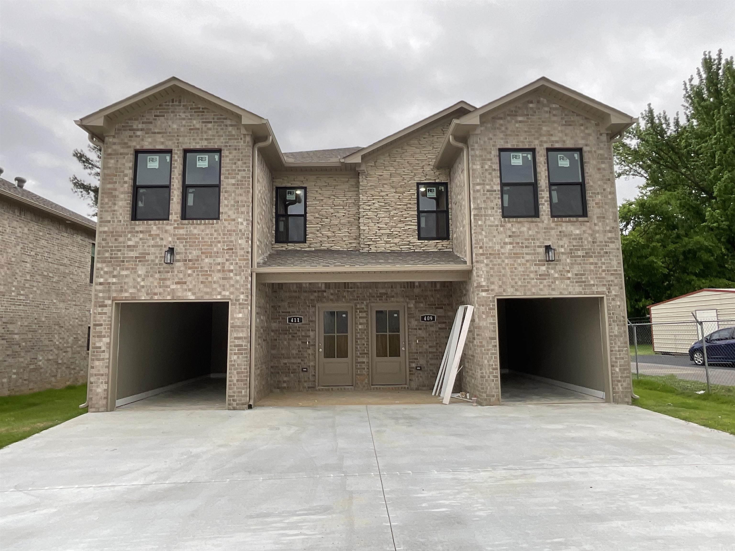 The talk of the town!! All brick/stone NEW CONSTRUCTION DUPLEXES in the heart of Jacksonville! Each unit is 3bed/2 1/2 bath! One car garage opens into the downstairs living space with a half bath for convenience. Upstairs contains primary bedroom at the back with its own bathroom and walk-in closet, as well as two additional bedrooms with a bathroom in-between. Hall laundry makes for the ultimate in convenience! Luxury vinyl throughout will make this renter-ready! This building has a twin going up next door. See AGENT REMARKS