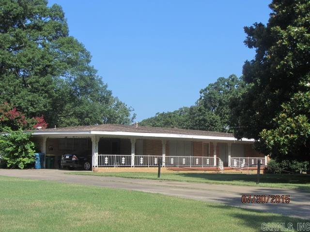 Great 3 bedroom, 2 bathroom home located on a corner lot in a quiet Little Rock neighborhood. Close to UALR, Park Plaza, Midtowne Shopping Center, and numerous restaurants; this home is located in the heart of Little Rock.