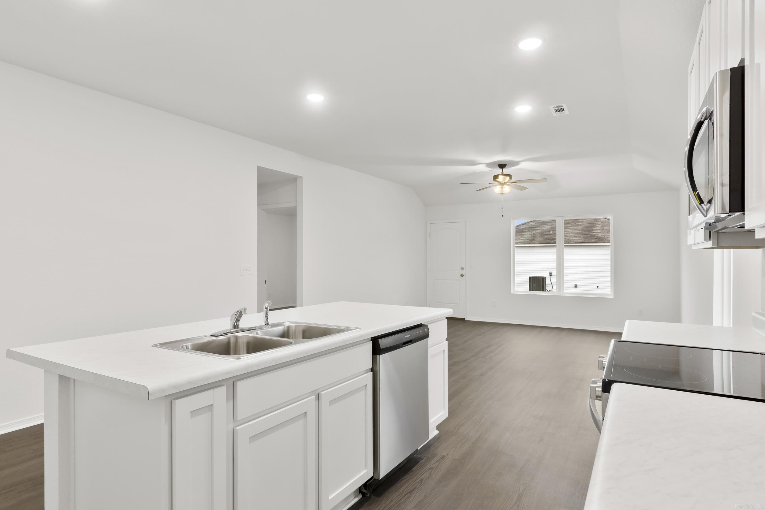 COUNTRY CLUB OF ARK THE - Residential