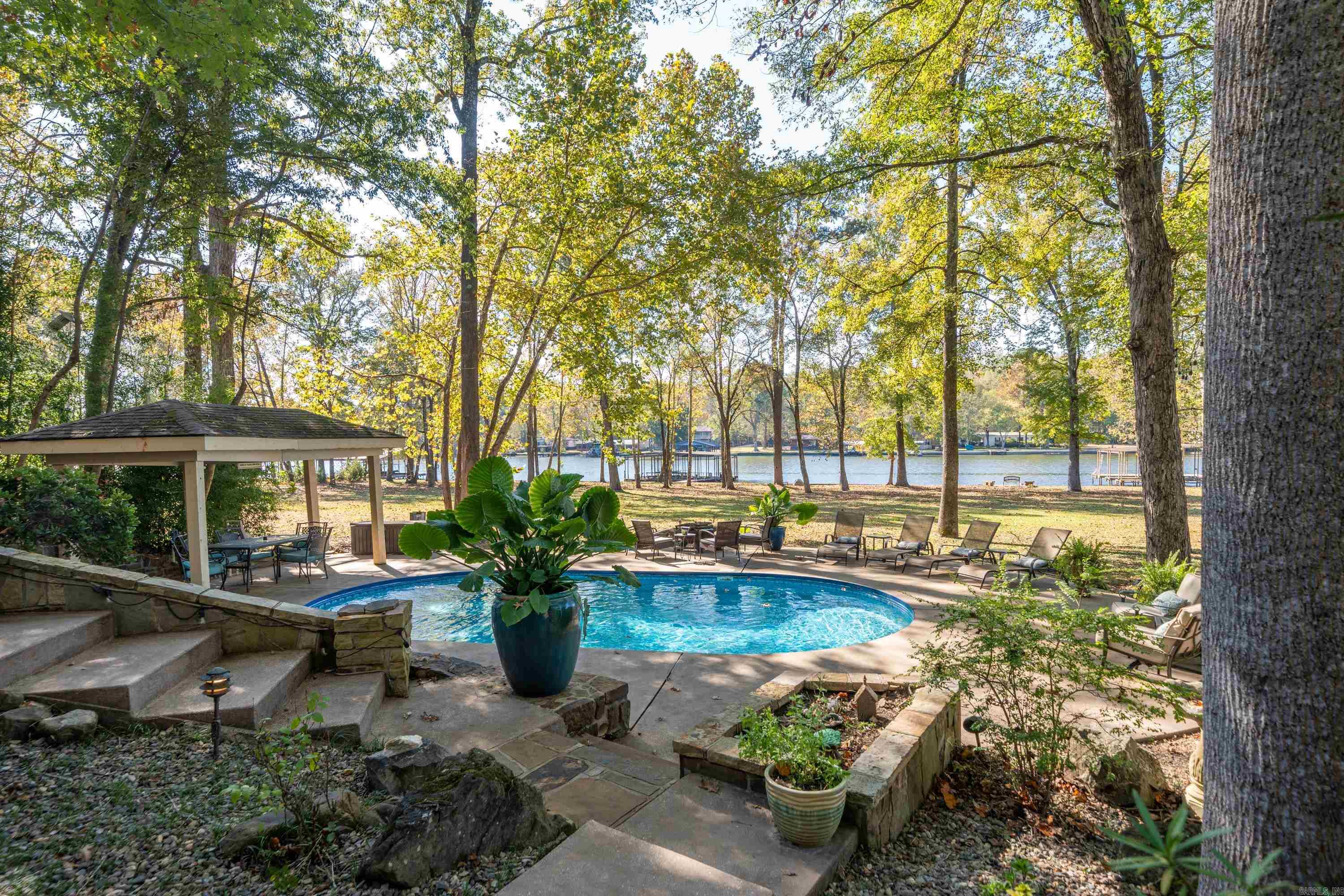 RIVER OAKS - Residential