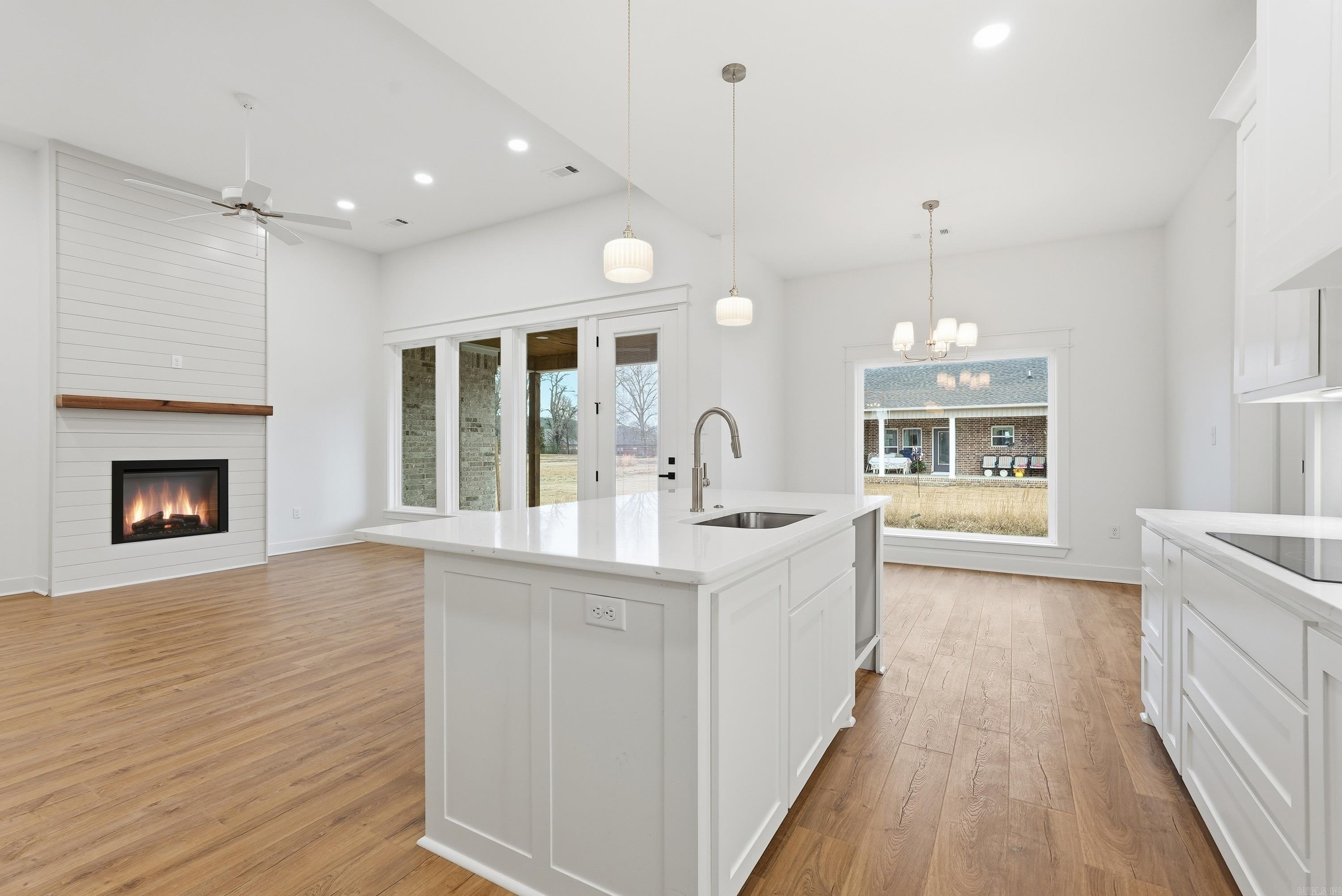 SUNSET LANDING - Residential