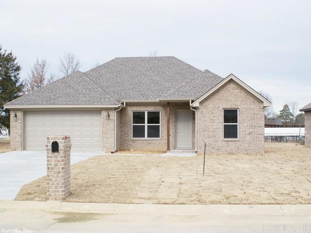Newer home this brick 3BR/ 2BA 1412 sq ft home is in one of Searcy’s newest subdivisions. This home offers a split floor plan, carpet, laminate and tile flooring, 2 car garage with keyless entry, big family room, and great landscaping. Large eat in kitchen with crown molding. Master Bedroom has crown molding and tray ceiling, large master bathroom with double sinks, and has a large walk in closet. Easy no-steps entry from garage into house. Yard is sod and landscaped.