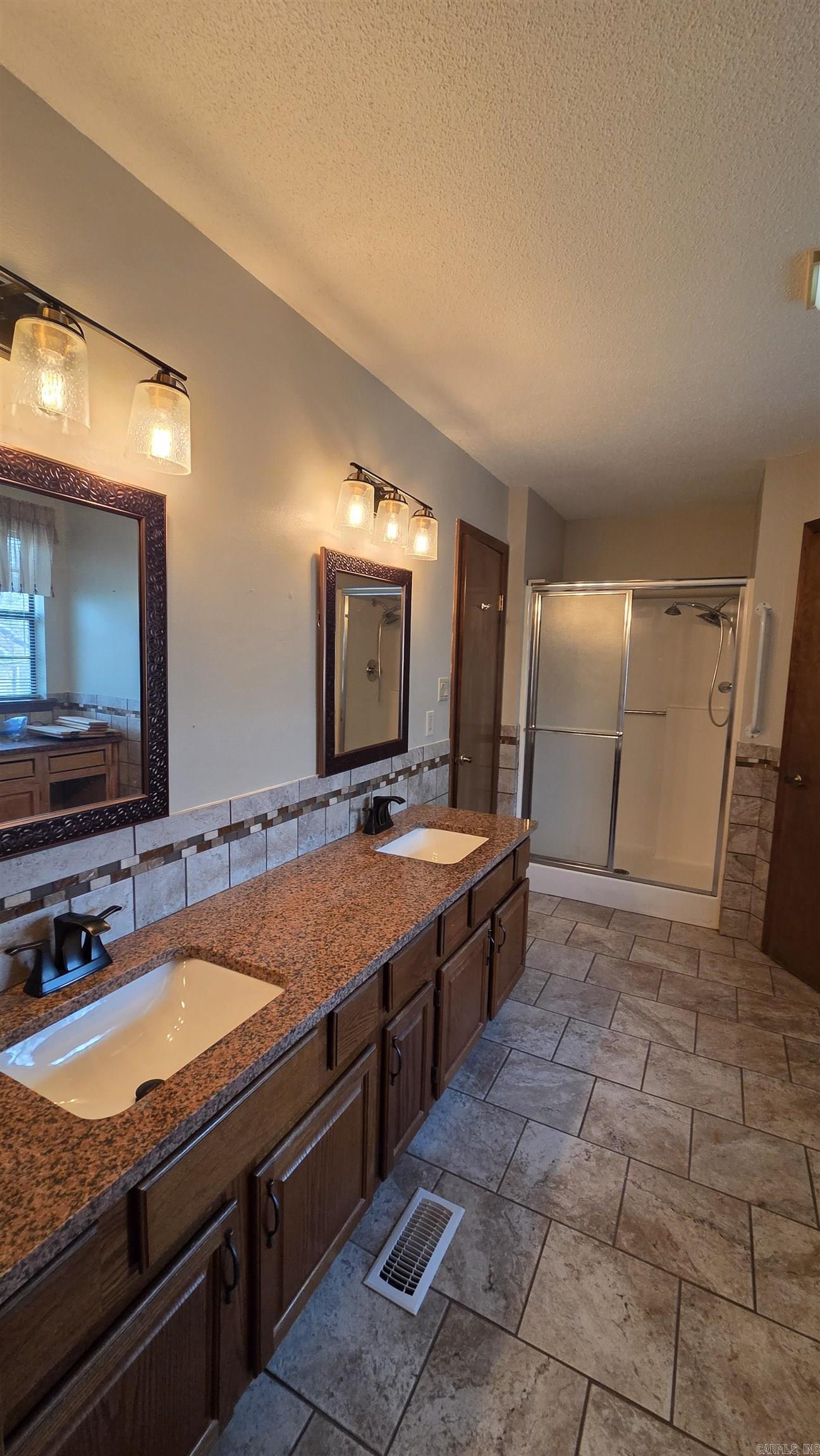 CASTLE RIDGE - Residential