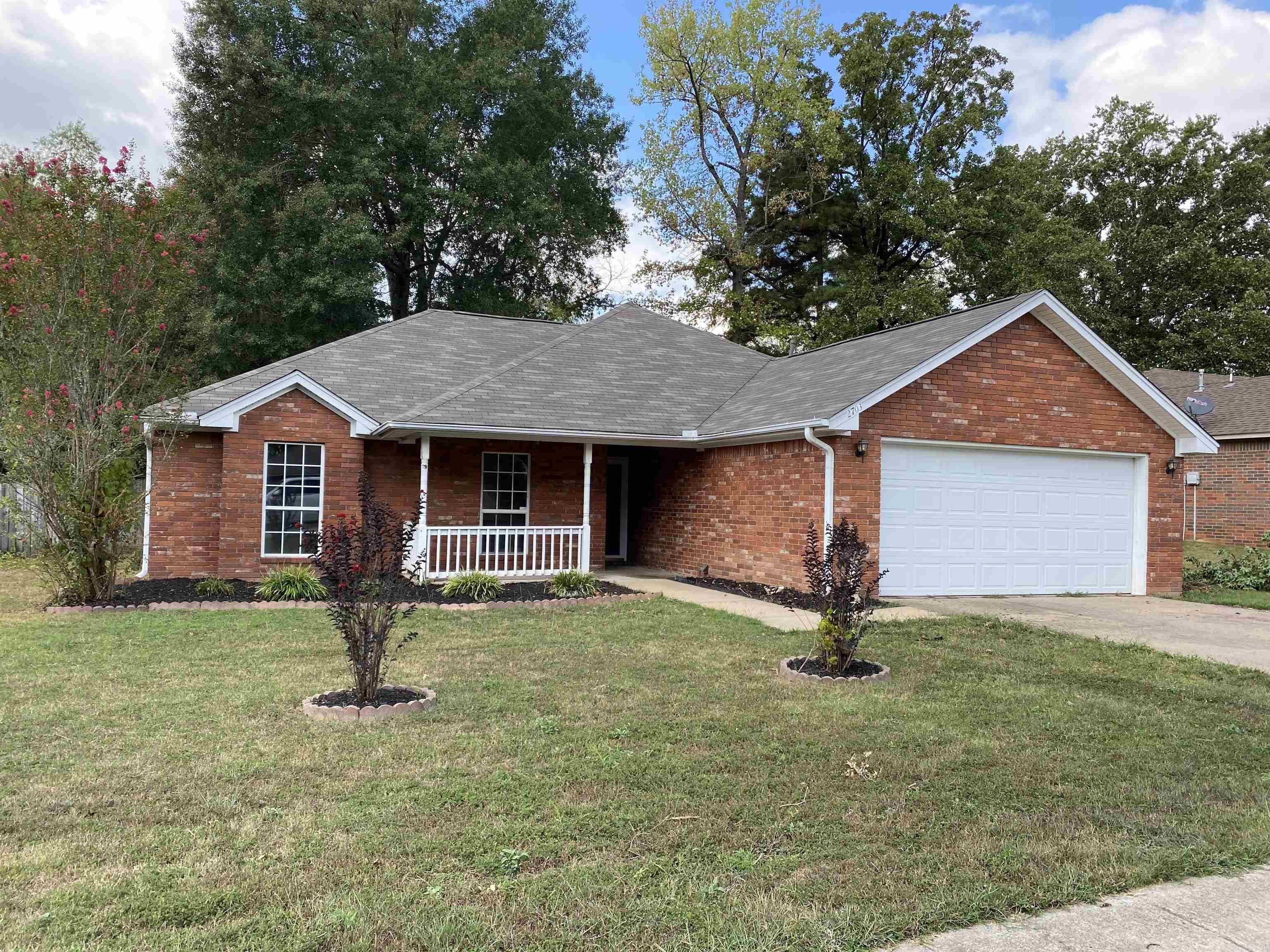 Beautiful remodeled home Close to shopping and schools in the heart of Bryant