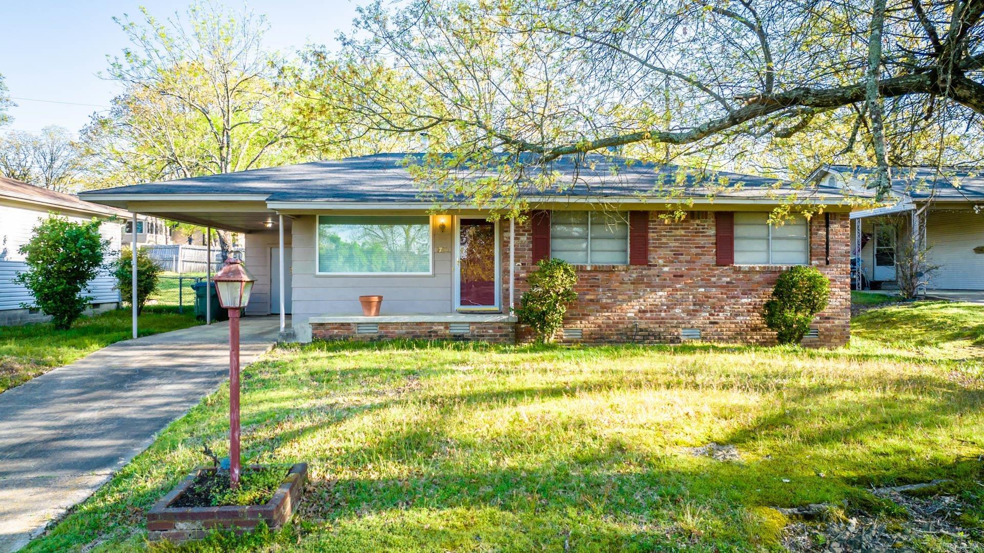 Adorable home with lots of updates at the end of a cul-da-sac!  Ideal location close to everything and ready for it's next family!  Original hardwoods that are in beautiful condition, a dining area, plus a breakfast bar.  Newer appliances, and a fully fenced back yard!