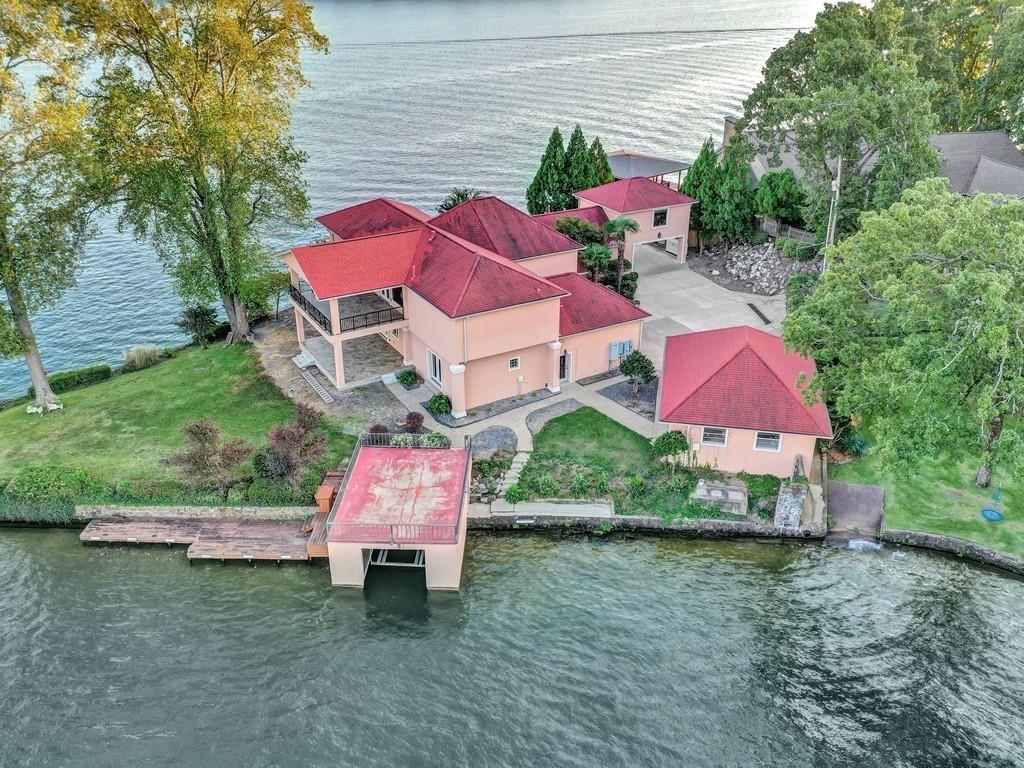 EASTBOROUGH SHORES - Residential