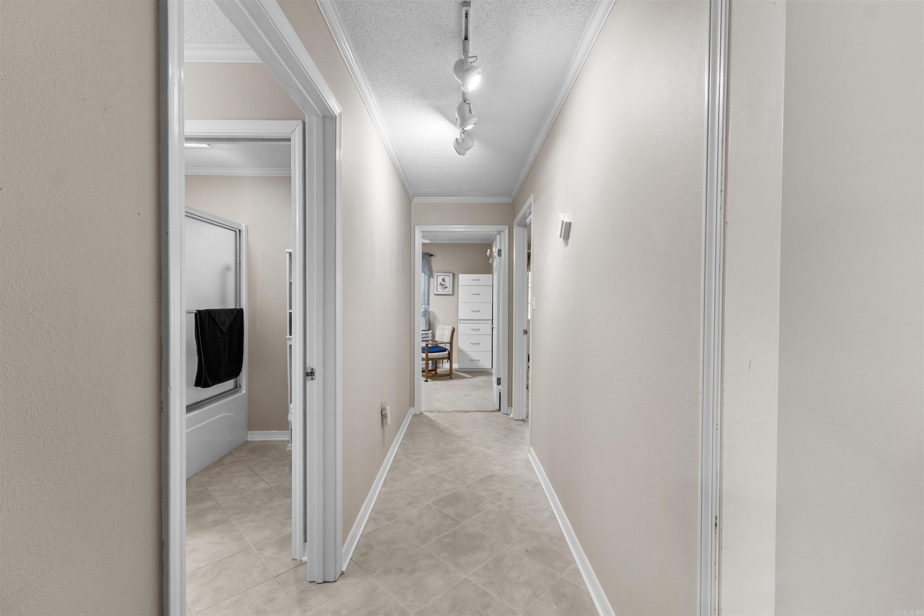 RIVER OAKS COMMONS - Residential