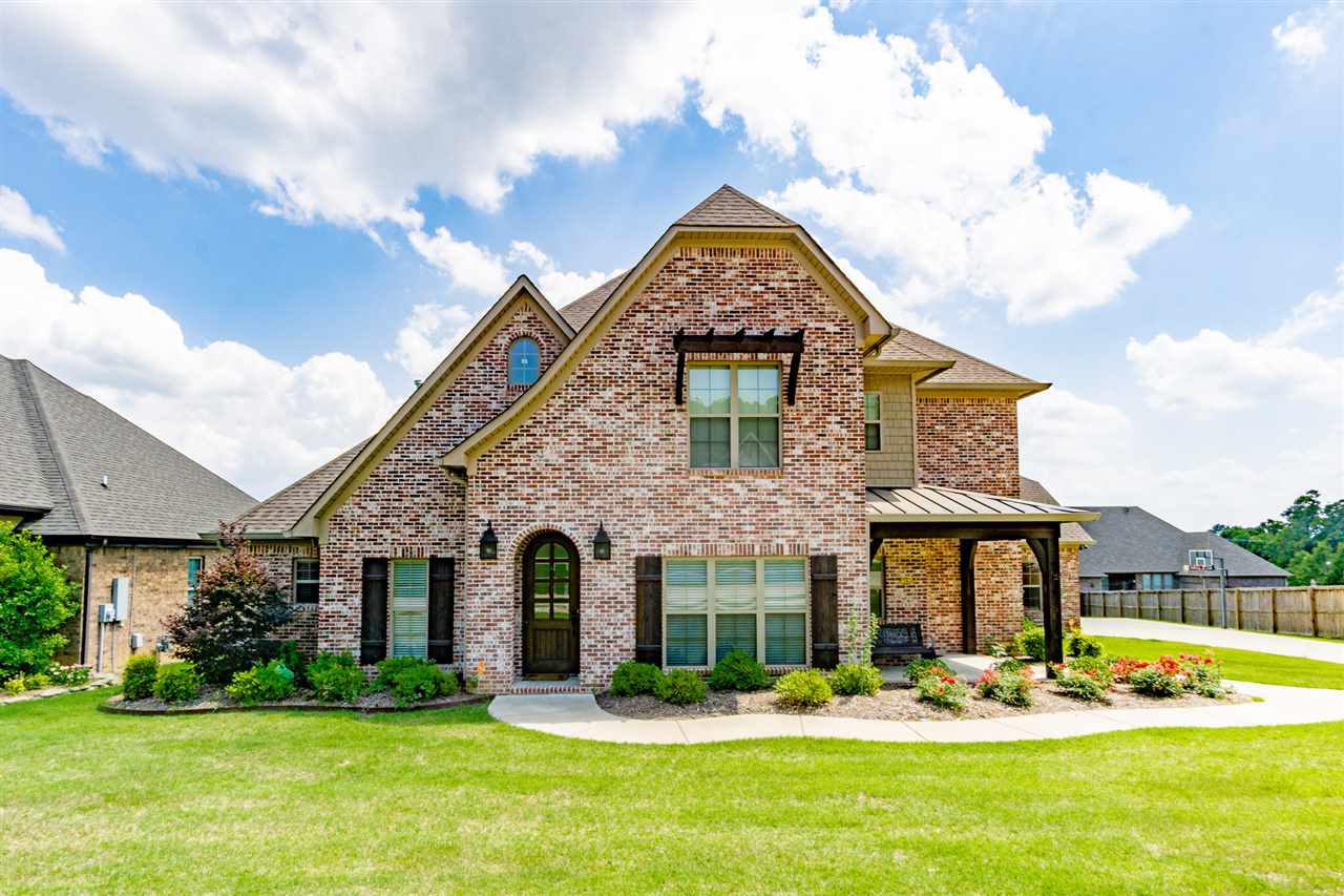 Custom built farmhouse style home in quiet cul de sac neighborhood. Exposed brick, chef's dream kitchen, spacious bedrooms, covered back porch, extra half bath in garage. This one has it all!
