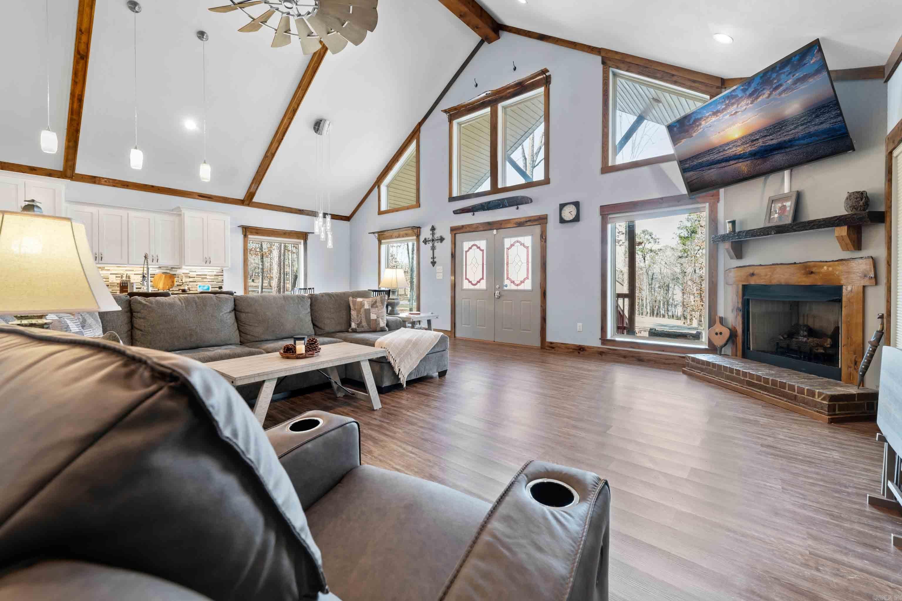 SILVER SHORES - Residential