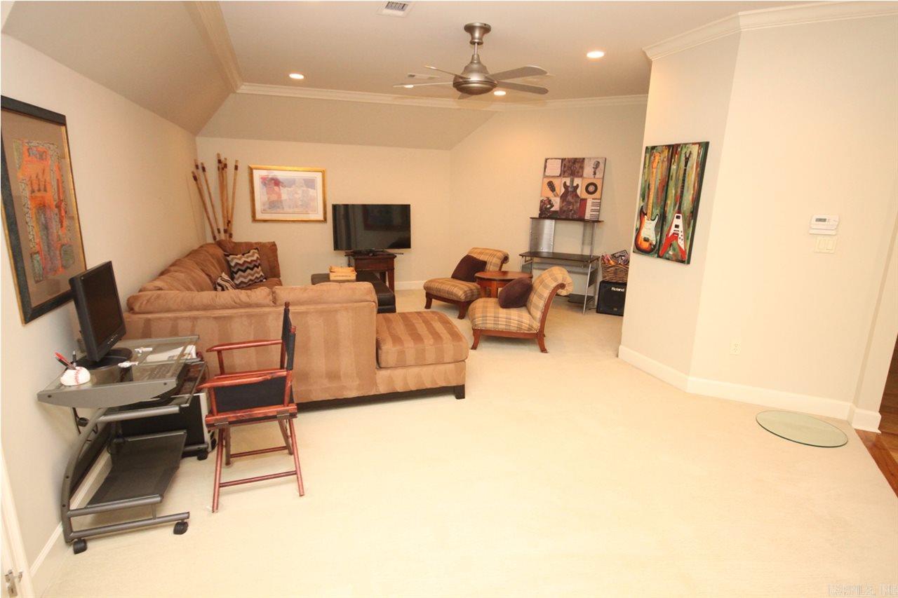 CHENAL VALLEY SOLOGNE CIRCLE - Residential