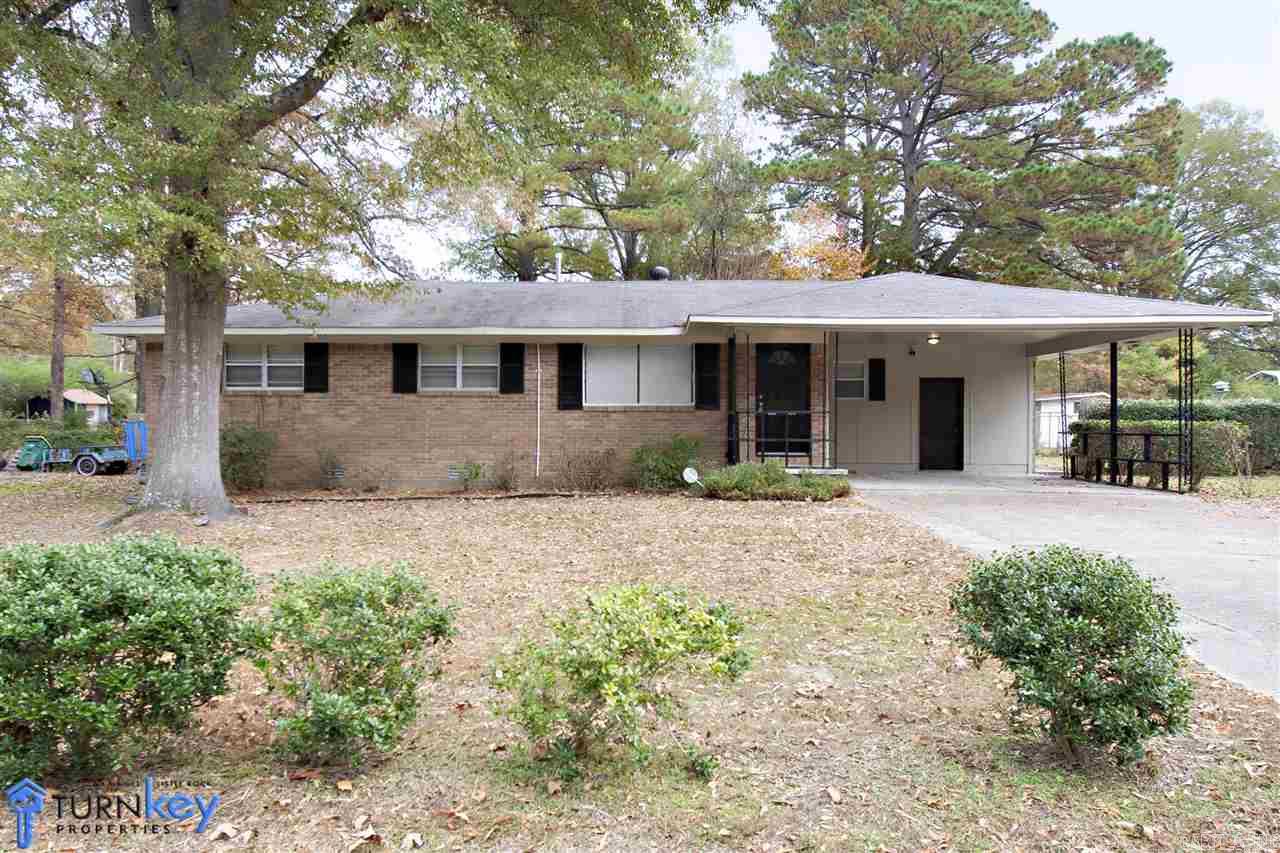 Newly renovated 4Bd/2Ba home. Ceiling fans and hardwood floor.